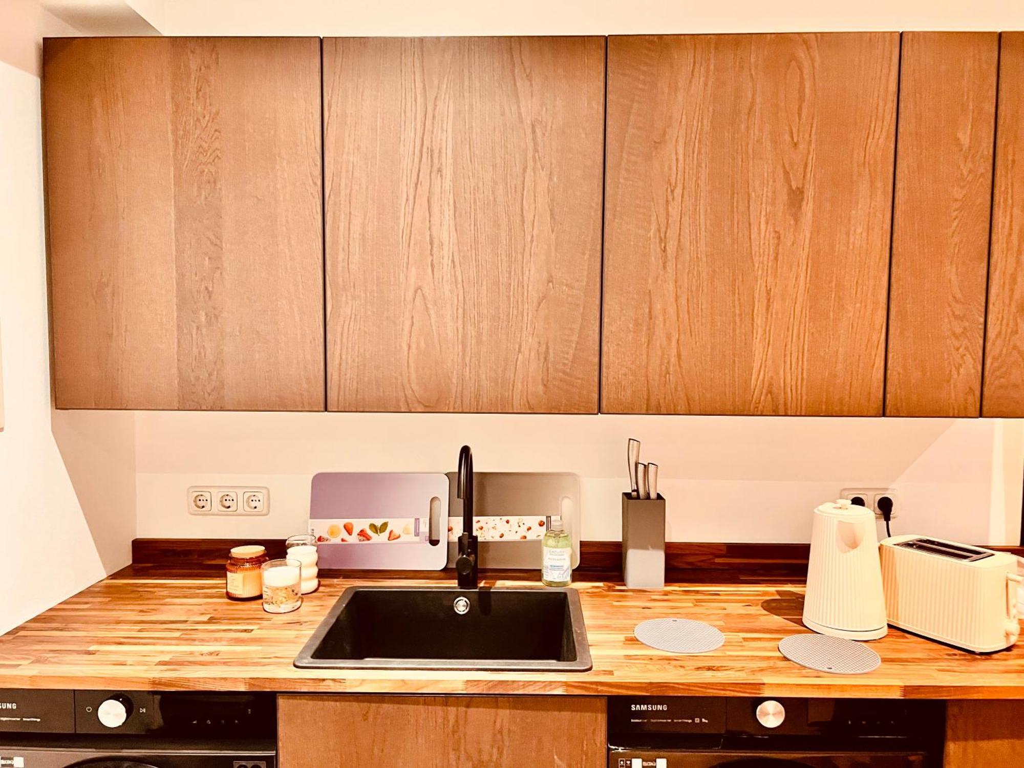 Apartment Elysian - 2 Parkplaetze - 1min Bus & Bahn - St-elisabeth Krankenhaus - Lindenthaler Tierpark - Neu Renoviert & Perfekte Lage Cologne