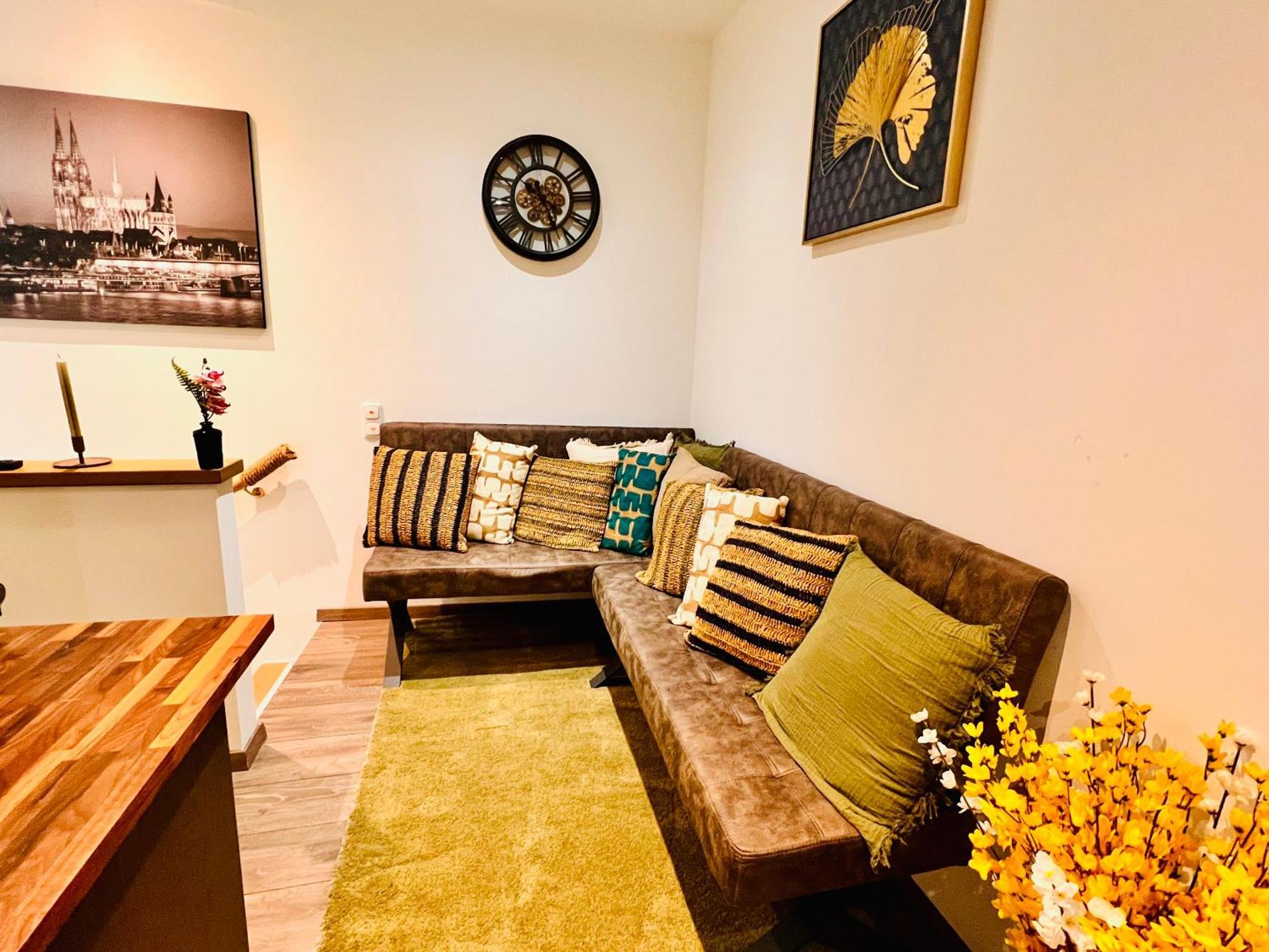 Apartment Elysian - 2 Parkplaetze - 1min Bus & Bahn - St-elisabeth Krankenhaus - Lindenthaler Tierpark - Neu Renoviert & Perfekte Lage Cologne